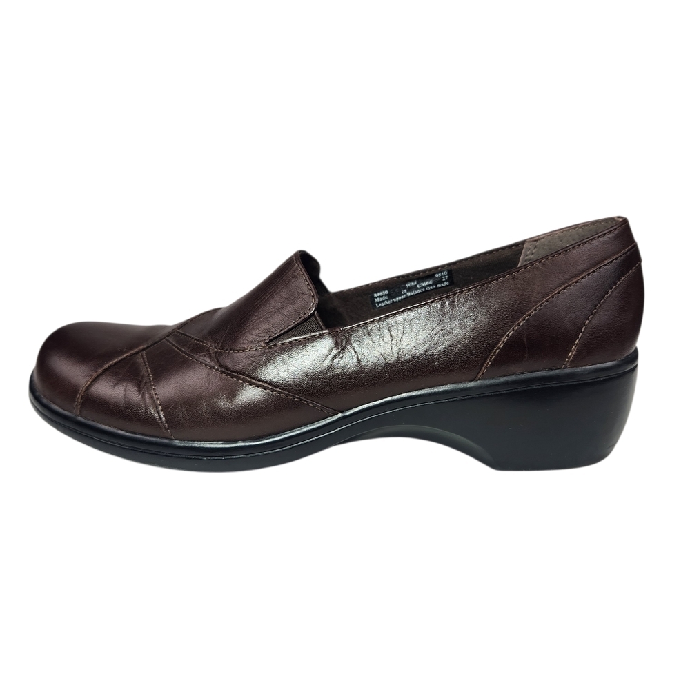 Clarks Women's 10M Brown Leather Slip-On Loafers Comfort Preppy Academia Casual - Picture 3 of 13